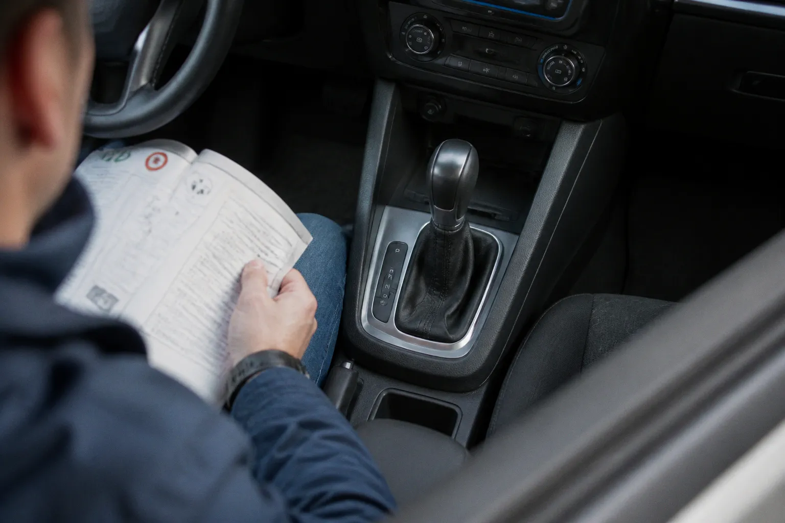 Boîte automatique ou manuelle : quel choix pour sa location ?