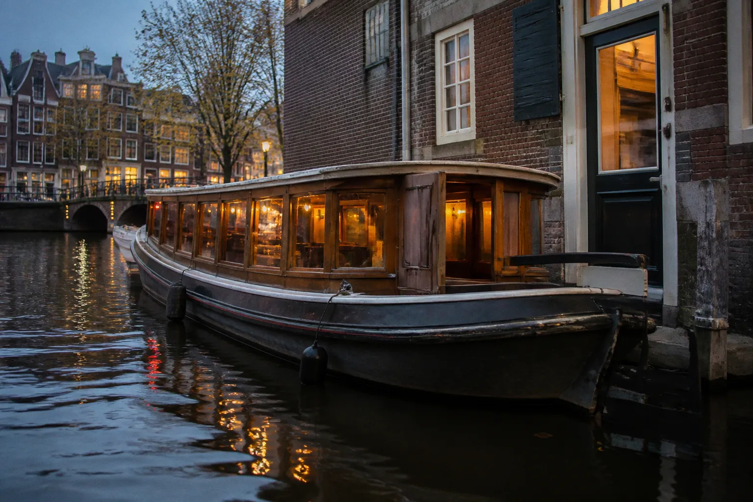 Dîner croisière à Amsterdam : les tarifs décryptés ce soir