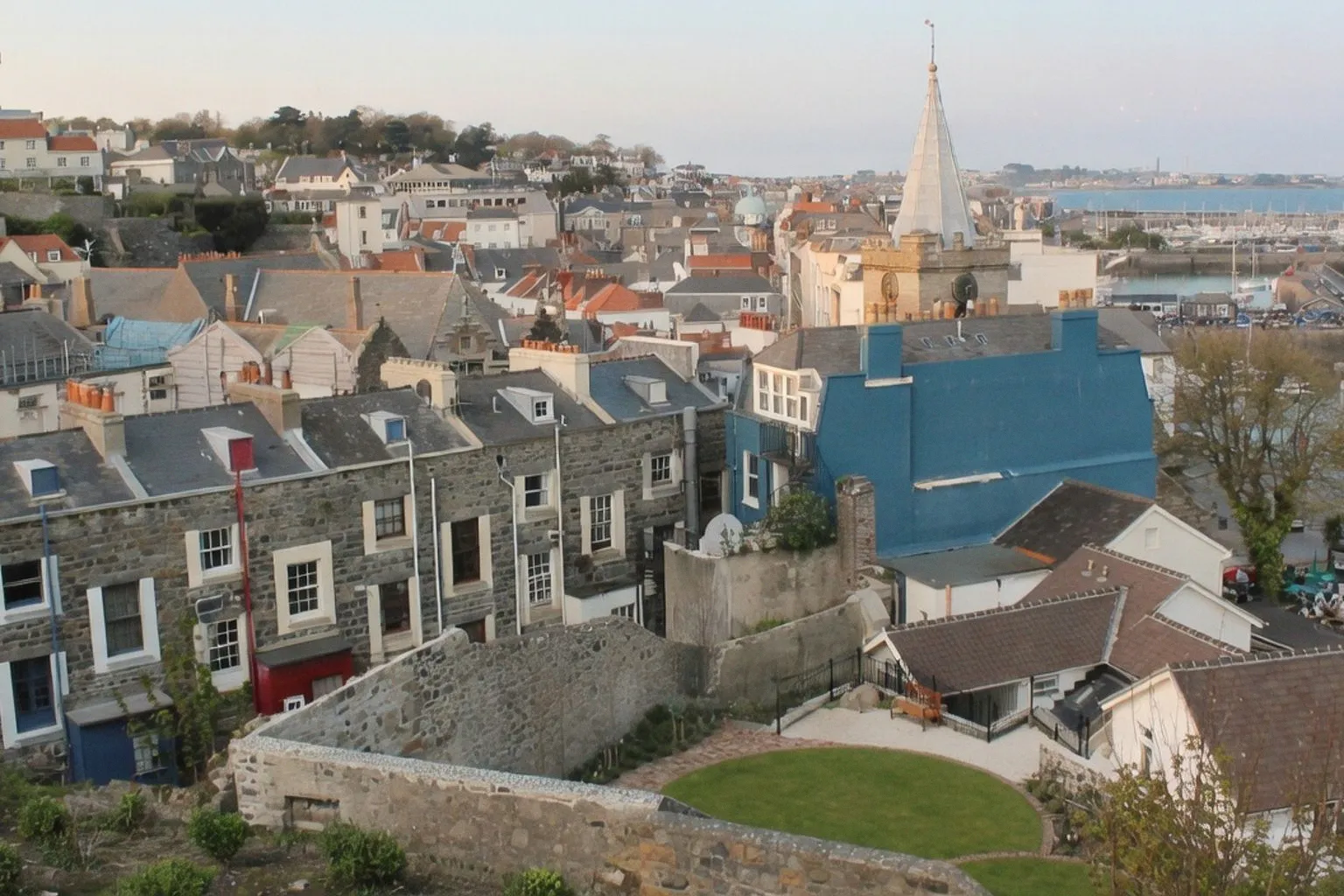 Guernesey : pourquoi cette île anglo-normande est le refuge le plus paisible au monde