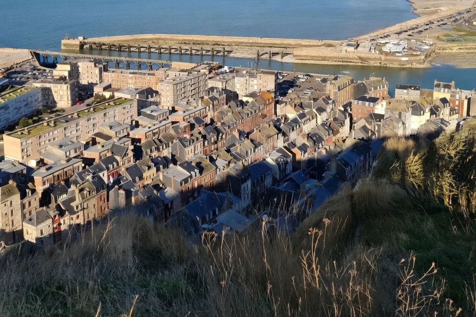 Vacances en Normandie : pourquoi ces trois communes attirent les voyageurs pour l'été 2026